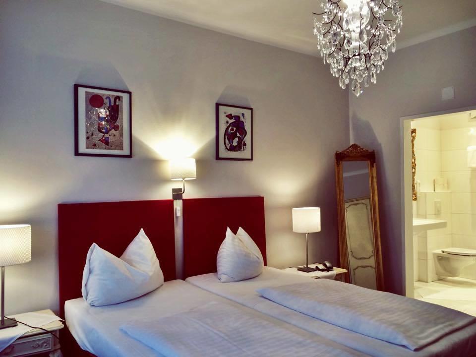 Stadthotel Restaurant Auerhahn Vöcklabruck Quarto foto